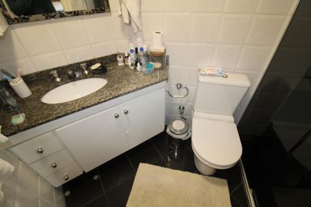 Apartamento para alugar com 166m², 4 quartos e 4 vagasBanheiro do Quarto 1