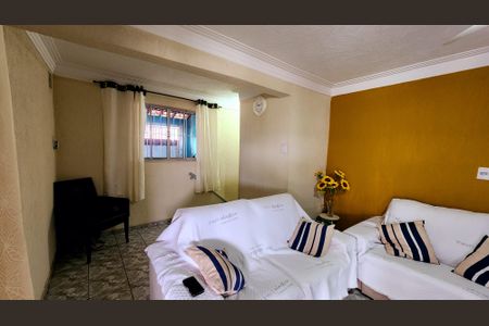 Casa à venda com 142m², 4 quartos e 4 vagasSala