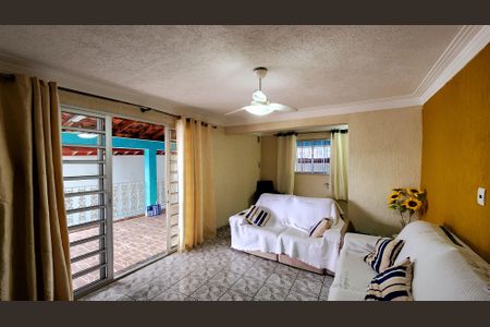 Casa à venda com 142m², 4 quartos e 4 vagasSala