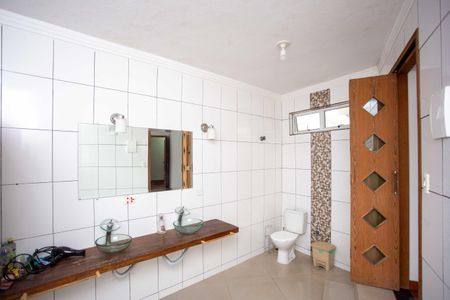 Casa à venda com 272m², 4 quartos e 3 vagasBanheiro da Suíte