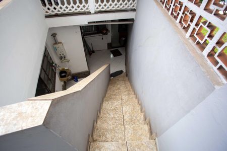Casa à venda com 272m², 4 quartos e 3 vagasEscada