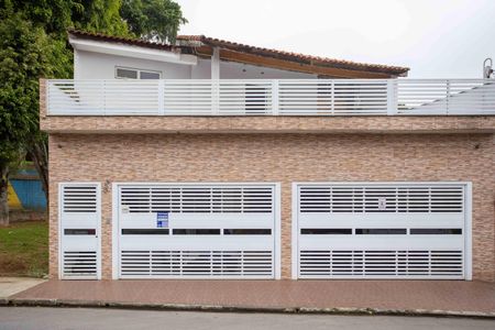 Casa à venda com 272m², 4 quartos e 3 vagasFachada