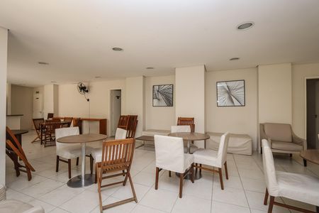 Apartamento para alugar com 54m², 2 quartos e 1 vaga Apartamento para alugar com 54m², 2 quartos e 1 vagaÁrea comum - Salão de festas