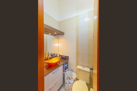 Casa à venda com 84m², 2 quartos e 2 vagasBanheiro da Suíte 2