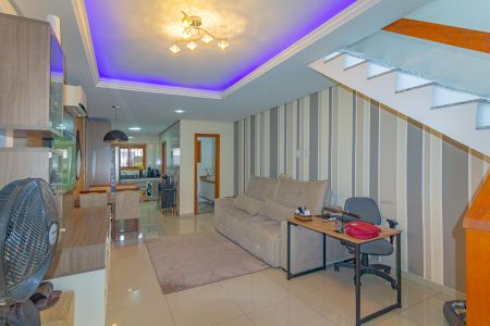 Casa à venda com 84m², 2 quartos e 2 vagasSala