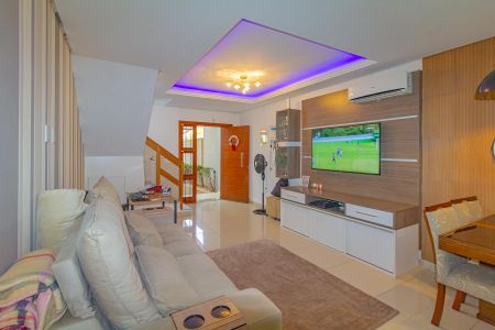 Casa à venda com 84m², 2 quartos e 2 vagasSala