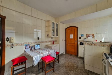 Apartamento à venda com 180m², 4 quartos e 4 vagas Apartamento à venda com 180m², 4 quartos e 4 vagasCozinha