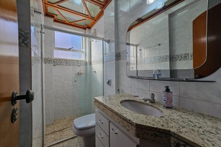 Apartamento à venda com 180m², 4 quartos e 4 vagas Apartamento à venda com 180m², 4 quartos e 4 vagasBanheiro