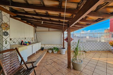 Apartamento à venda com 180m², 4 quartos e 4 vagas Apartamento à venda com 180m², 4 quartos e 4 vagasCobertura