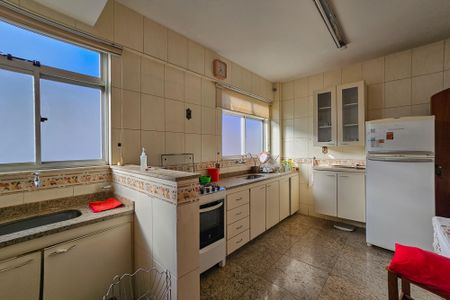 Apartamento à venda com 180m², 4 quartos e 4 vagas Apartamento à venda com 180m², 4 quartos e 4 vagasCozinha