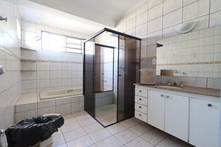 Casa para alugar com 241m², 6 quartos e 4 vagasBanheiro da Suíte