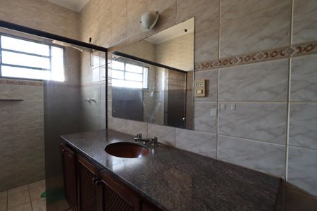 Casa para alugar com 241m², 6 quartos e 4 vagasBanheiro