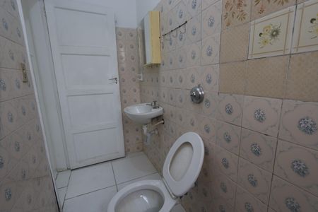 Casa para alugar com 200m², 4 quartos e 2 vagasBanheiro de Serviço