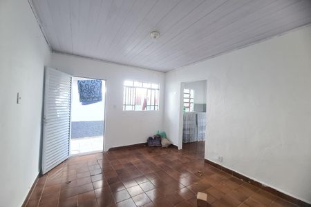 Casa para alugar com 50m², 1 quarto e 1 vaga Casa para alugar com 50m², 1 quarto e 1 vagaSala