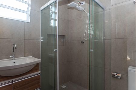 Casa para alugar com 220m², 3 quartos e 3 vagasBanheiro do quarto 1 Suíte