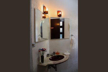 Casa para alugar com 2000m², 3 quartos e 10 vagas Casa para alugar com 2000m², 3 quartos e 10 vagasLavabo da Sala