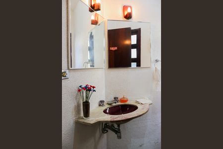 Casa para alugar com 2000m², 3 quartos e 10 vagas Casa para alugar com 2000m², 3 quartos e 10 vagasLavabo da Sala