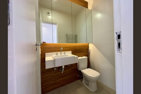 Apartamento à venda com 154m², 3 quartos e 1 vaga Apartamento à venda com 154m², 3 quartos e 1 vagaBanheiro social 1