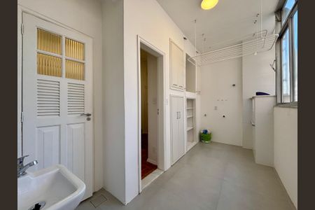 Apartamento à venda com 154m², 3 quartos e 1 vaga Apartamento à venda com 154m², 3 quartos e 1 vagaÁrea de serviço