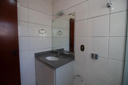 Casa à venda com 336m², 4 quartos e 4 vagasBanheiro do Quarto 1