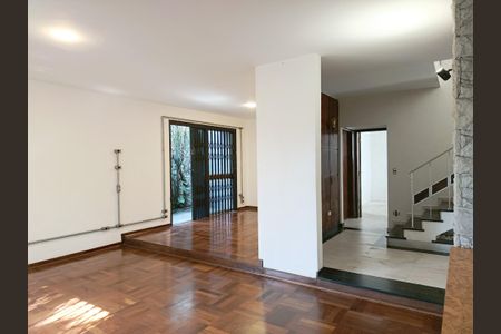 Casa à venda com 231m², 3 quartos e 4 vagas Casa à venda com 231m², 3 quartos e 4 vagasSala
