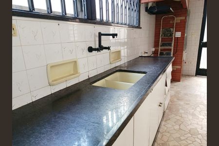 Casa à venda com 231m², 3 quartos e 4 vagas Casa à venda com 231m², 3 quartos e 4 vagasCozinha