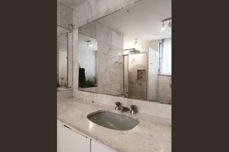 Casa à venda com 231m², 3 quartos e 4 vagas Casa à venda com 231m², 3 quartos e 4 vagasBanheiro da Suíte 1