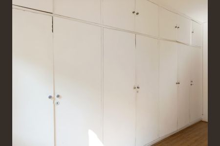 Casa à venda com 231m², 3 quartos e 4 vagas Casa à venda com 231m², 3 quartos e 4 vagasCloset da suíte 1