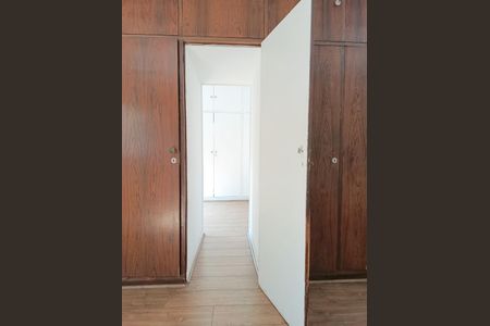 Casa à venda com 231m², 3 quartos e 4 vagas Casa à venda com 231m², 3 quartos e 4 vagasCorredor