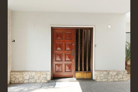 Casa à venda com 231m², 3 quartos e 4 vagas Casa à venda com 231m², 3 quartos e 4 vagasSala/Entrada