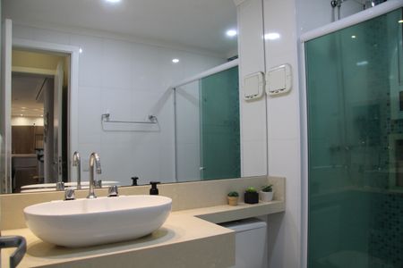 Apartamento à venda com 87m², 2 quartos e 2 vagasBanheiro da Suíte