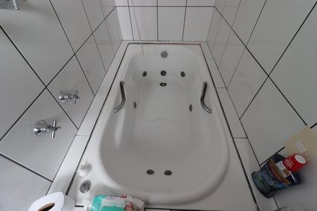 Apartamento à venda com 200m², 4 quartos e 3 vagasBanheiro da Suíte - Banheira