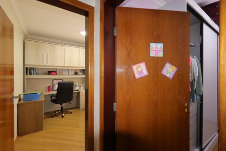 Apartamento à venda com 200m², 4 quartos e 3 vagasCorredor piso superior