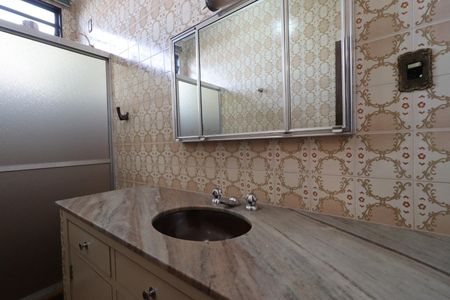 Casa para alugar com 262m², 5 quartos e 5 vagasBanheiro