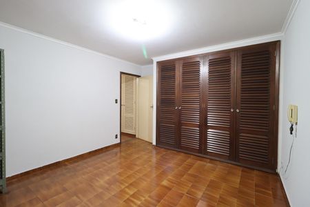 Casa para alugar com 262m², 5 quartos e 5 vagasEscritório