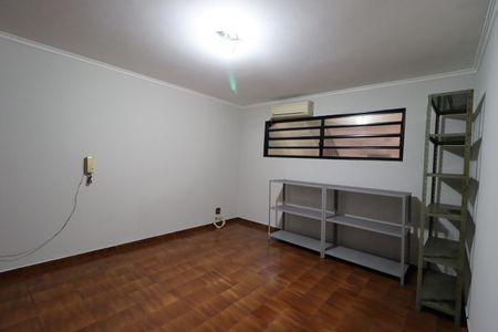 Casa para alugar com 262m², 5 quartos e 5 vagasEscritório