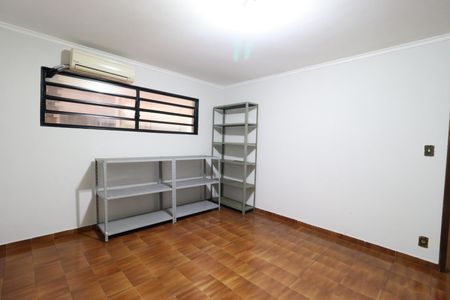 Casa para alugar com 262m², 5 quartos e 5 vagasEscritório