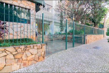 Apartamento à venda com 115m², 3 quartos e 1 vaga Apartamento à venda com 115m², 3 quartos e 1 vagaFachada