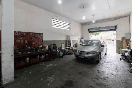 Casa à venda com 150m², 2 quartos e 4 vagas Casa à venda com 150m², 2 quartos e 4 vagasGaragem