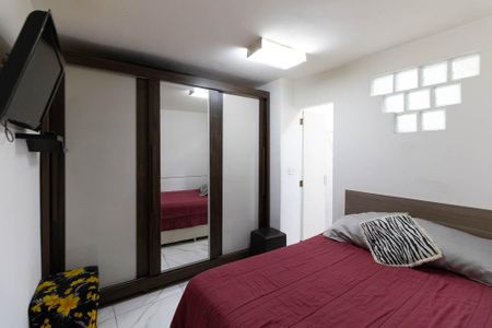 Casa à venda com 150m², 2 quartos e 4 vagas Casa à venda com 150m², 2 quartos e 4 vagasSuíte