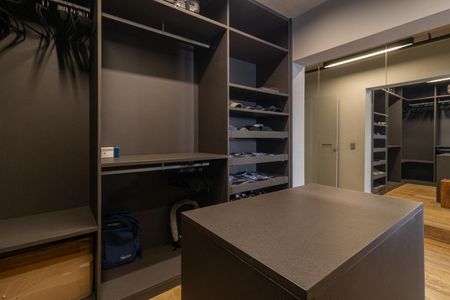 Apartamento à venda com 267m², 3 quartos e 3 vagasCloset da suíte 1