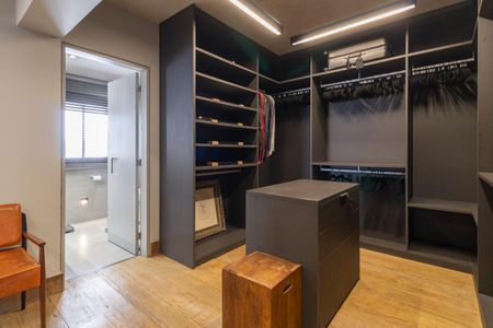 Apartamento à venda com 267m², 3 quartos e 3 vagasCloset da suíte 1