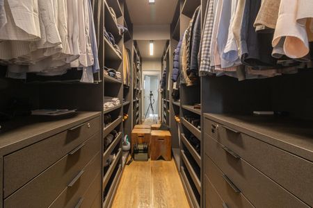 Apartamento à venda com 267m², 3 quartos e 3 vagasCloset da suíte 1