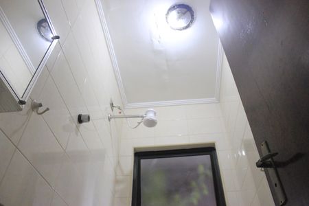 Casa à venda com 250m², 4 quartos e 4 vagasBanheiro da área de serviço