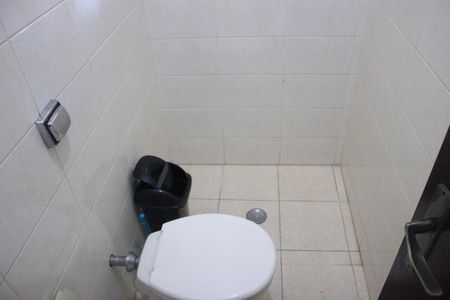 Casa à venda com 250m², 4 quartos e 4 vagasBanheiro da área de serviço