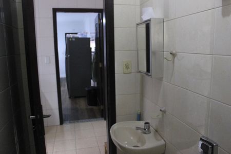 Casa à venda com 250m², 4 quartos e 4 vagasBanheiro da área de serviço