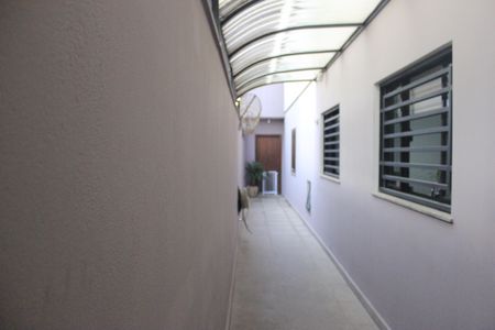 Casa à venda com 250m², 4 quartos e 4 vagasCorredor lateral
