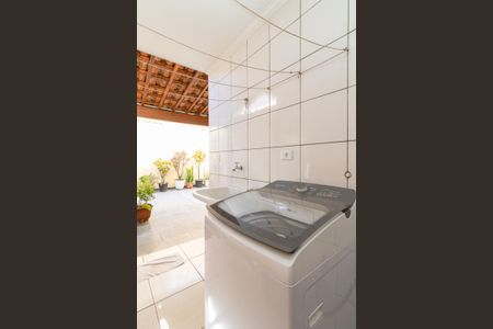 Casa à venda com 100m², 3 quartos e 1 vagaÁrea de Serviço