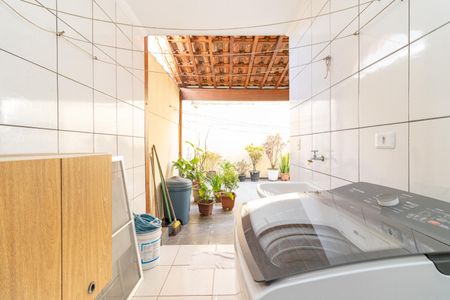 Casa à venda com 100m², 3 quartos e 1 vagaÁrea de Serviço