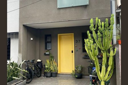 Casa de condomínio à venda com 90m², 2 quartos e 2 vagas Casa de condomínio à venda com 90m², 2 quartos e 2 vagasFachada